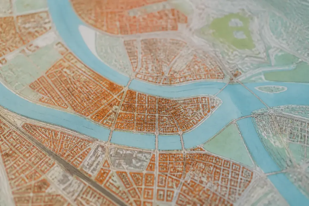 Carte coloree montrant quartiers Bayonne separes par rivieres