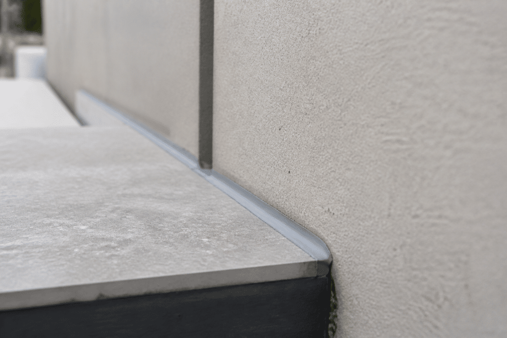 Joint de jonction avec mastic professionnel flexible applique