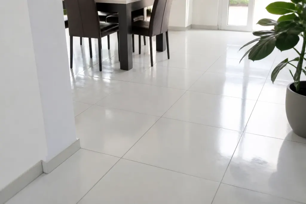 Carrelage blanc avec joints epoxy gris lisse brillant